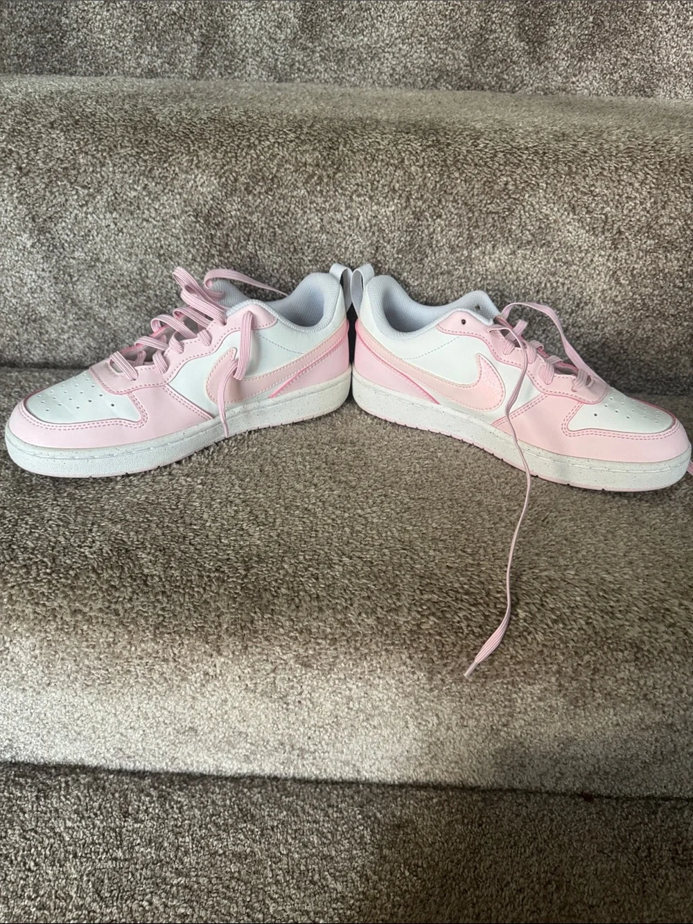 Nike Kids Low-Top Sneakers in Pink and White